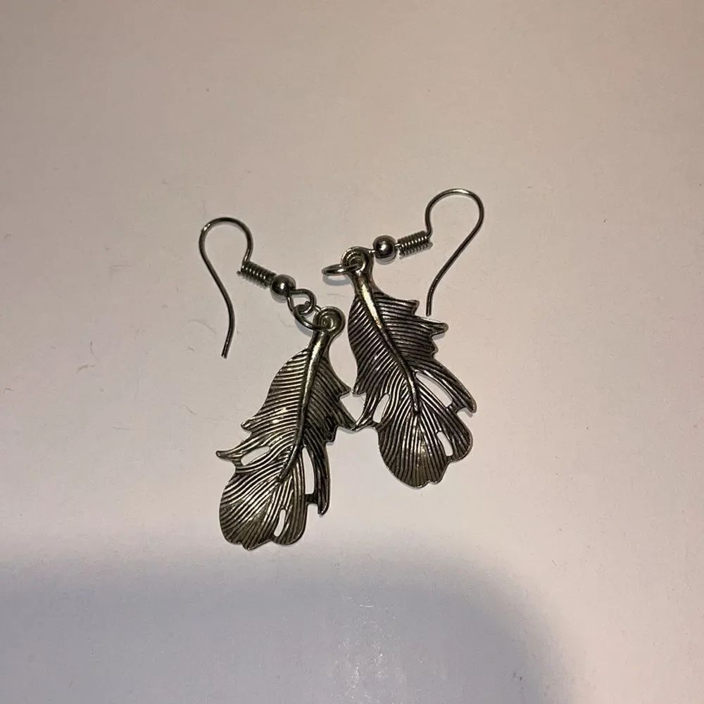 2 sets of earrings - Picture 4 of 4